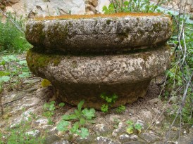 Base de una columna de caracteres corintios que se hallaba en la casa de Cerdá