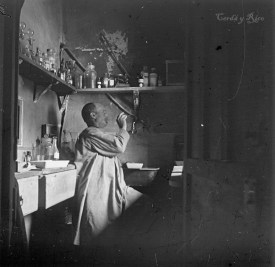 Arturo Cerdá y Rico en el cuarto de los retratos. Fuente: colección Cerdá y Rico.