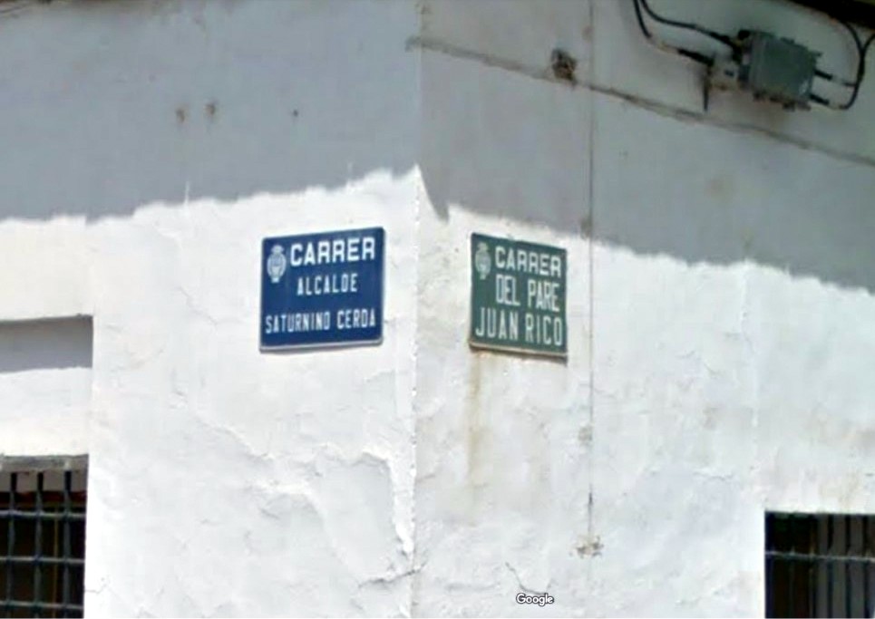 Imagen que contiene edificio, nieve, calle, blanco

Descripción generada automáticamente